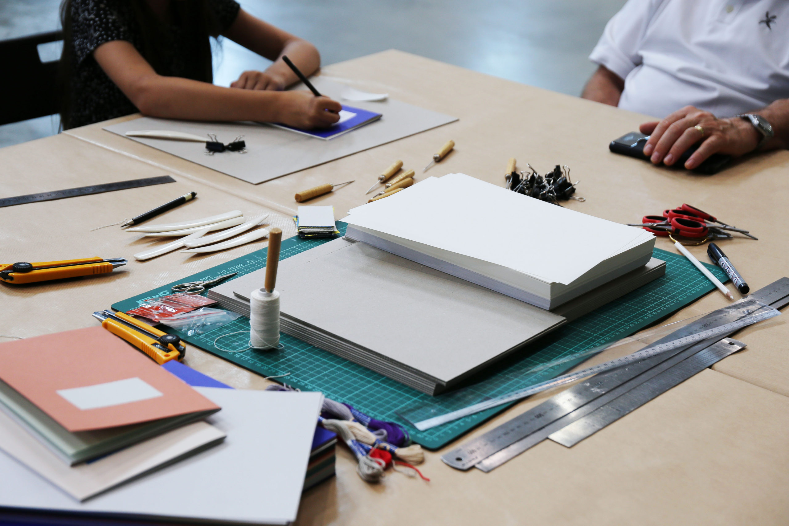 15:00–17:00 | Lectorium Medium | Udělej si sešit | workshop pro všechny generace – LITTLE BOOKS X Kryštof Netolický